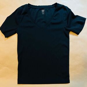 GAP V Crew Neck Tee